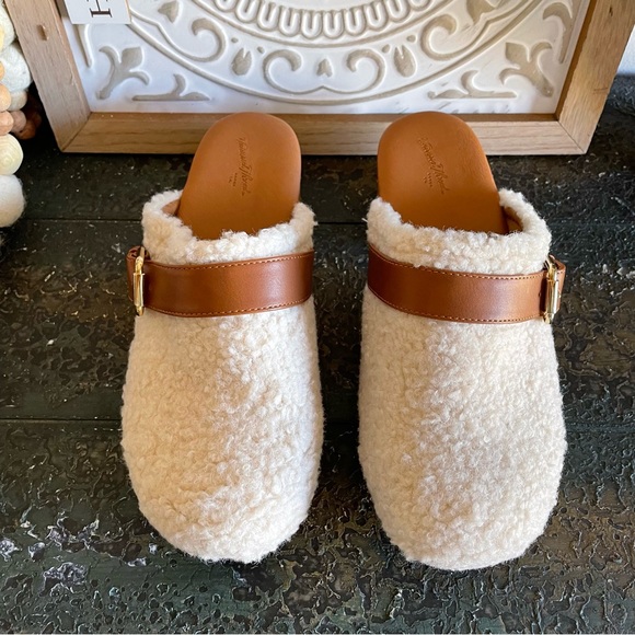 Universal Thread Faux Fur Sherpa clogs - Picture 2 of 11